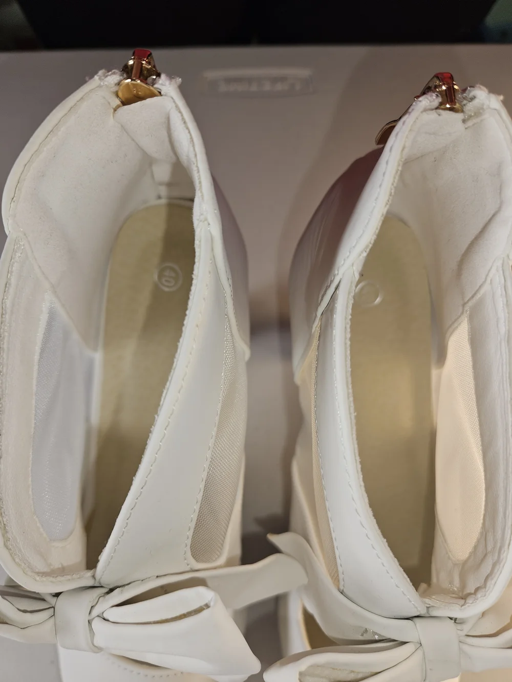 Women’s White Peep-Toe Bow Platform Heels Size 9 EURO 40